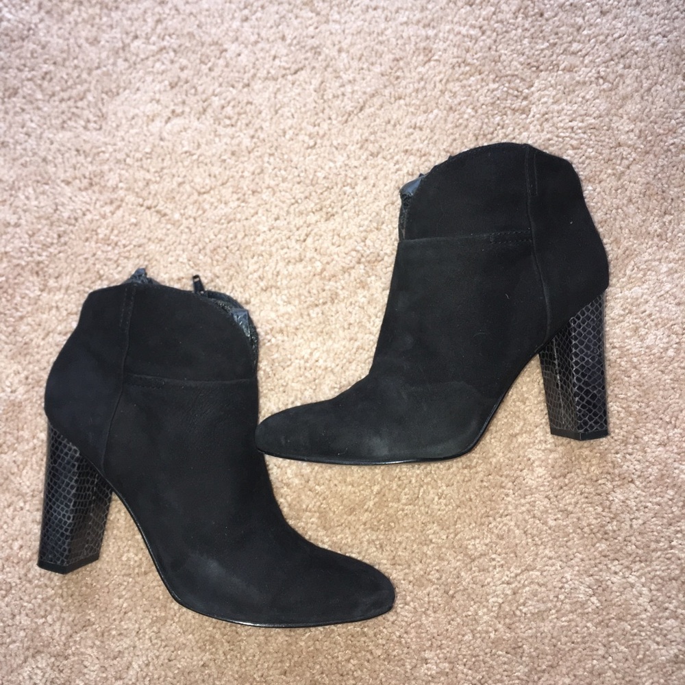 Nine West basically new size 7.5 bootie